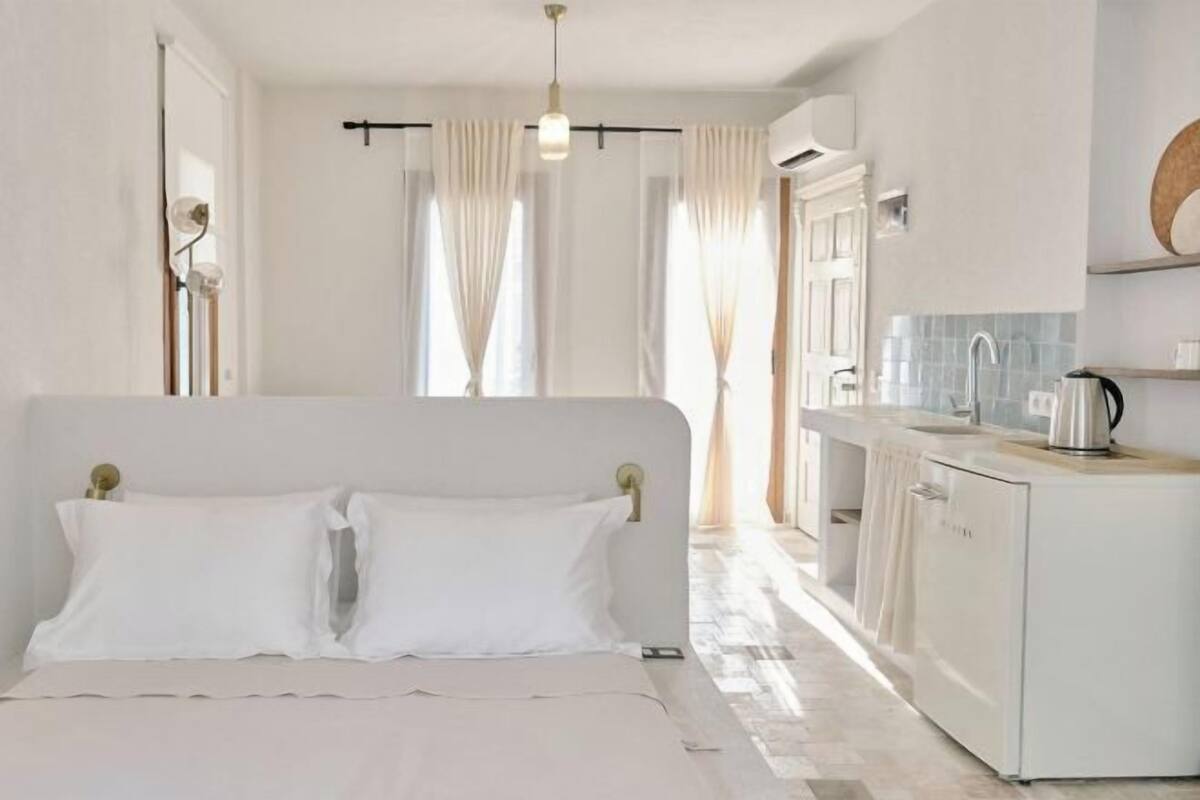 Desk, iron/ironing board, free WiFi, bed sheets