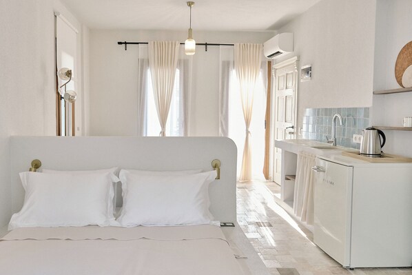 Bureau, fer et planche à repasser, Wi-Fi gratuit, draps fournis