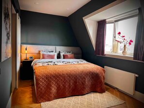 3 Schlafzimmer, Schreibtisch, Bügeleisen/Bügelbrett, Reisekinderbett