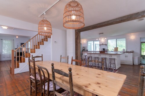 Charming Farmhouse in Waitsfield Village - Walk to River, Shops & More