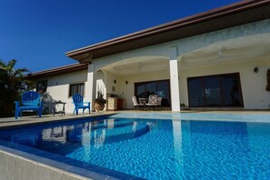 Outdoor pool - Casa Nero Panama, Boca Chica, Chiriqui, Playa Hermosa, infinity pool, large garden (Boca Chica)