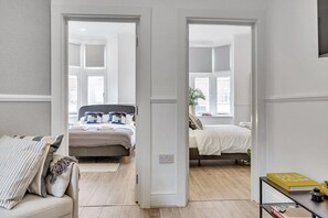 2 bedrooms, desk, iron/ironing board, WiFi