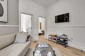 TV, offices - The Pembroke Kensington - 2BR Flat (London)