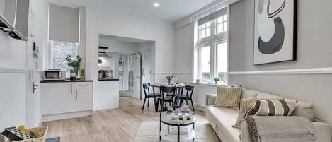 テレビ、書斎 / ワークスペース