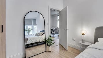 2 bedrooms, desk, iron/ironing board, WiFi