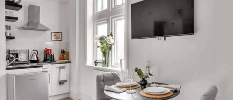 冷蔵庫、電子レンジ、コンロ、食器洗い機