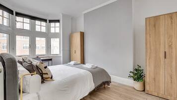 2 bedrooms, desk, iron/ironing board, WiFi