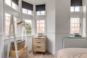 2 bedrooms, desk, iron/ironing board, WiFi