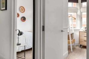 2 bedrooms, desk, iron/ironing board, WiFi