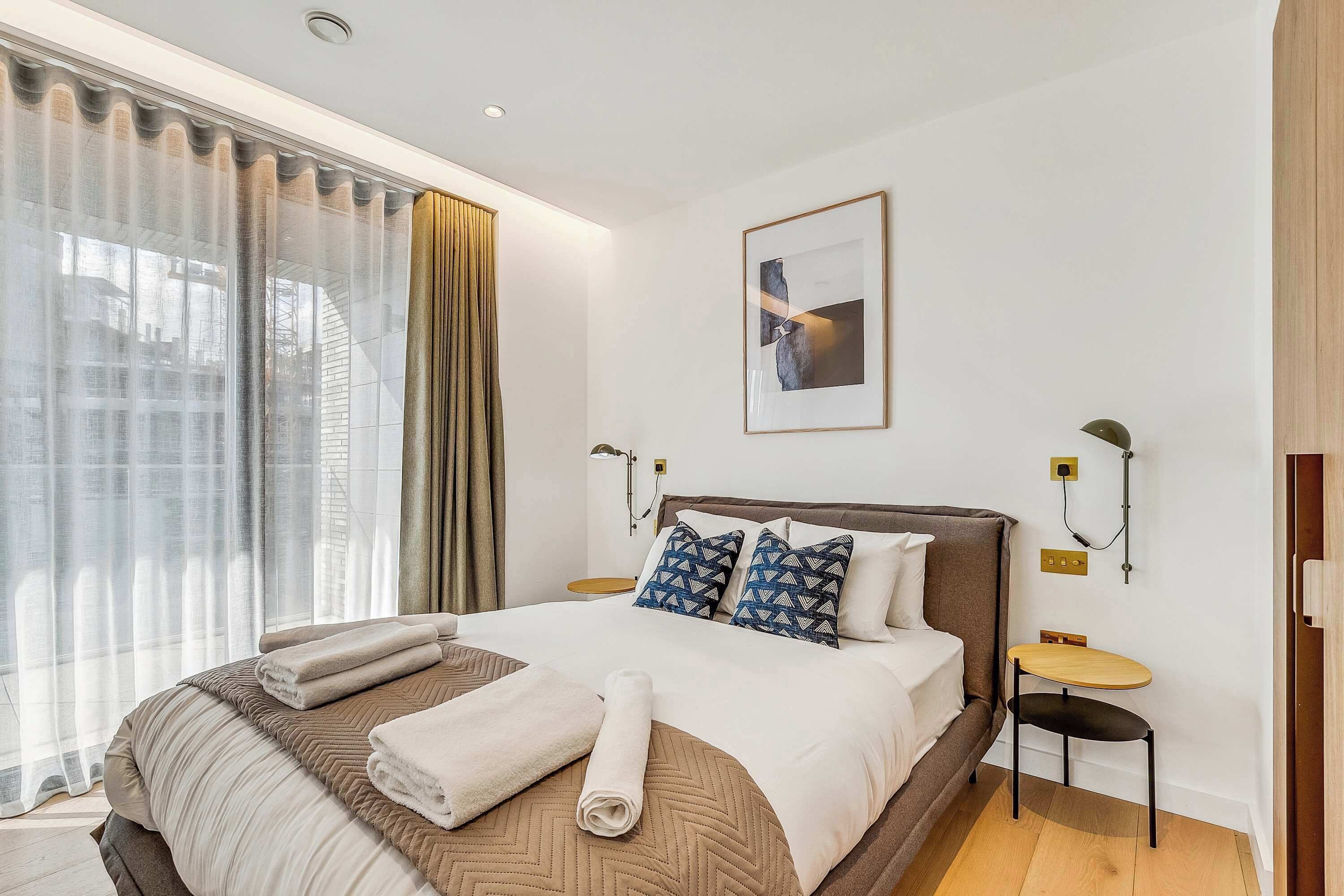 2 bedrooms, desk, iron/ironing board, travel crib