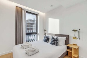 3 Schlafzimmer, Schreibtisch, Bügeleisen/Bügelbrett, Reisekinderbett