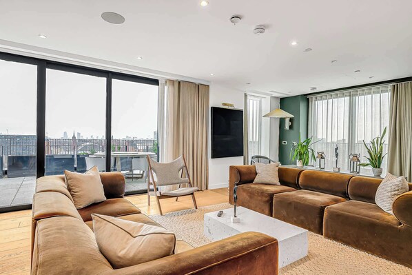 Téléviseur, bureau