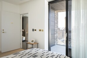 2 Schlafzimmer, Schreibtisch, Bügeleisen/Bügelbrett, Reisekinderbett