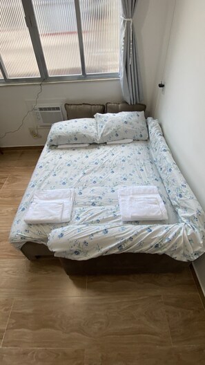 1 dormitorio, escritorio, tabla de planchar con plancha y wifi gratis