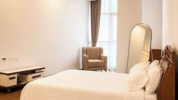 3 bedrooms, iron/ironing board, WiFi (free), bed sheets