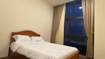 3 slaapkamers, een strijkplank/strijkijzer, gratis wifi, beddengoed