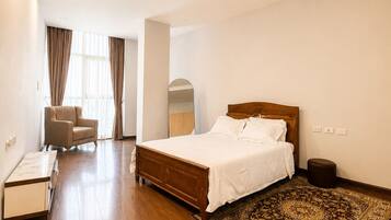 3 bedrooms, iron/ironing board, free WiFi, bed sheets