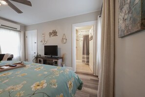 2 bedrooms, desk, travel crib, free WiFi