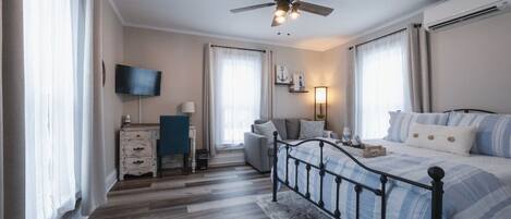 2 bedrooms, desk, travel crib, free WiFi