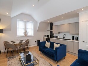 Living area - The Salisbury Apartment 401 (Scarborough)