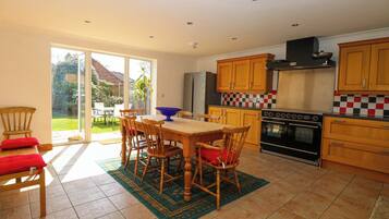 Dishwasher, cookware/dishes/utensils