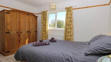 5 bedrooms, individually decorated, individually furnished, free WiFi