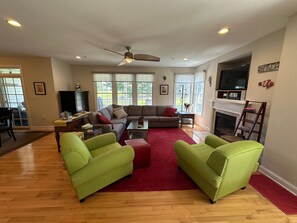 Smart TV, fireplace, DVD player, books - 3-bedroom villa on Beartrap Dunes Golf Course.  1st tee, pool, ground floor. (Ocean View)