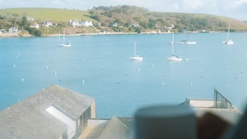 4 bedrooms, iron/ironing board, free WiFi