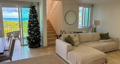 3-bedroom New Penthouse in delightful Río Grande with AC, WiFi, Private Terrace.