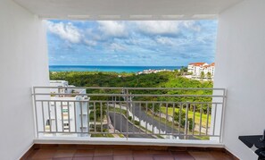 Property grounds - 3-bedroom New Penthouse in delightful Río Grande with AC, WiFi, Private Terrace. (Río Grande)