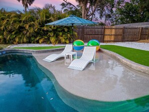 A heated pool - Hidden Lagoon|Private Resort | Pool, Pickleball, Mini Golf + More! (St. Petersburg)