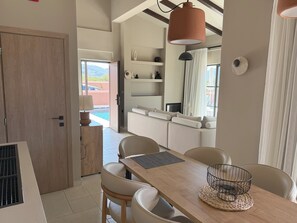 Villa with Heated Private Pool | Schallisolierte Zimmer, Bügeleisen/Bügelbrett, kostenloses WLAN