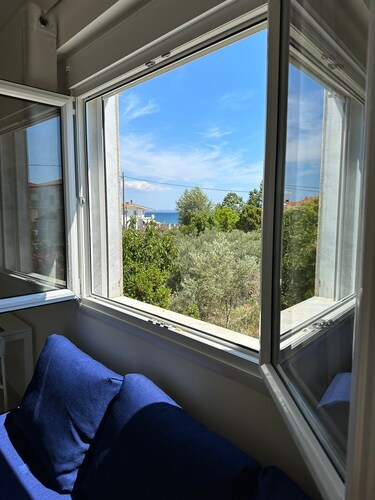 Πανέμ ορφο διαμέρισμα στις Μουριές Παραλία Διονυσίου Χαλκιδική.