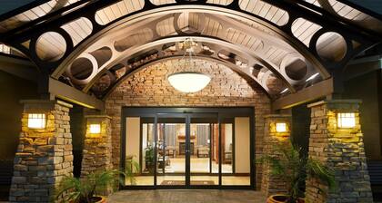 Air-Conditioned Suite Near Tampa International Airport | Free Breakfast!