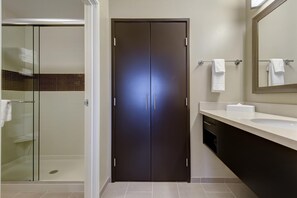 Hair dryer, towels, soap, shampoo - Free Breakfast + Gym, and BBQ Area | Perfect Family Vacation! (Maryland Heights)
