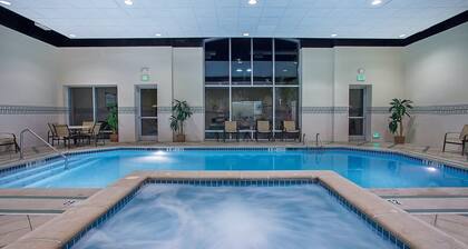 King Suite in Downtown Chattanooga | Free Breakfast + Hot Tub Access