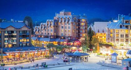 Deluxe Slopeside Suite with Mountain Views