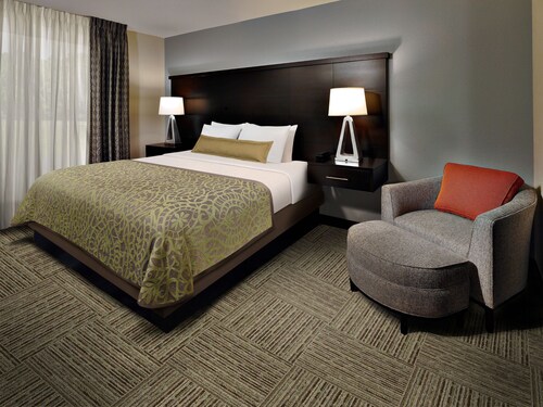 Equipped Suite | Free Breakfast, 24h Business Center + Seasonal Pool