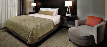 Equipped Suite | Free Breakfast, 24h Business Center + Seasonal Pool