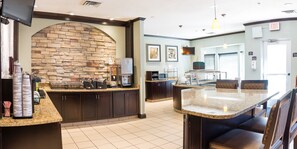 Dining - Studio Suite | Free Breakfast (Fargo)