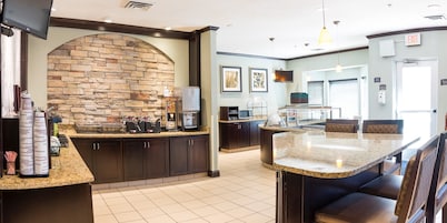 Studio Suite | Free Breakfast