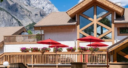 Cozy Rockies Retreat | Hot Tub Access!