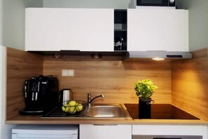 Micro-ondes, four, plaque de cuisson