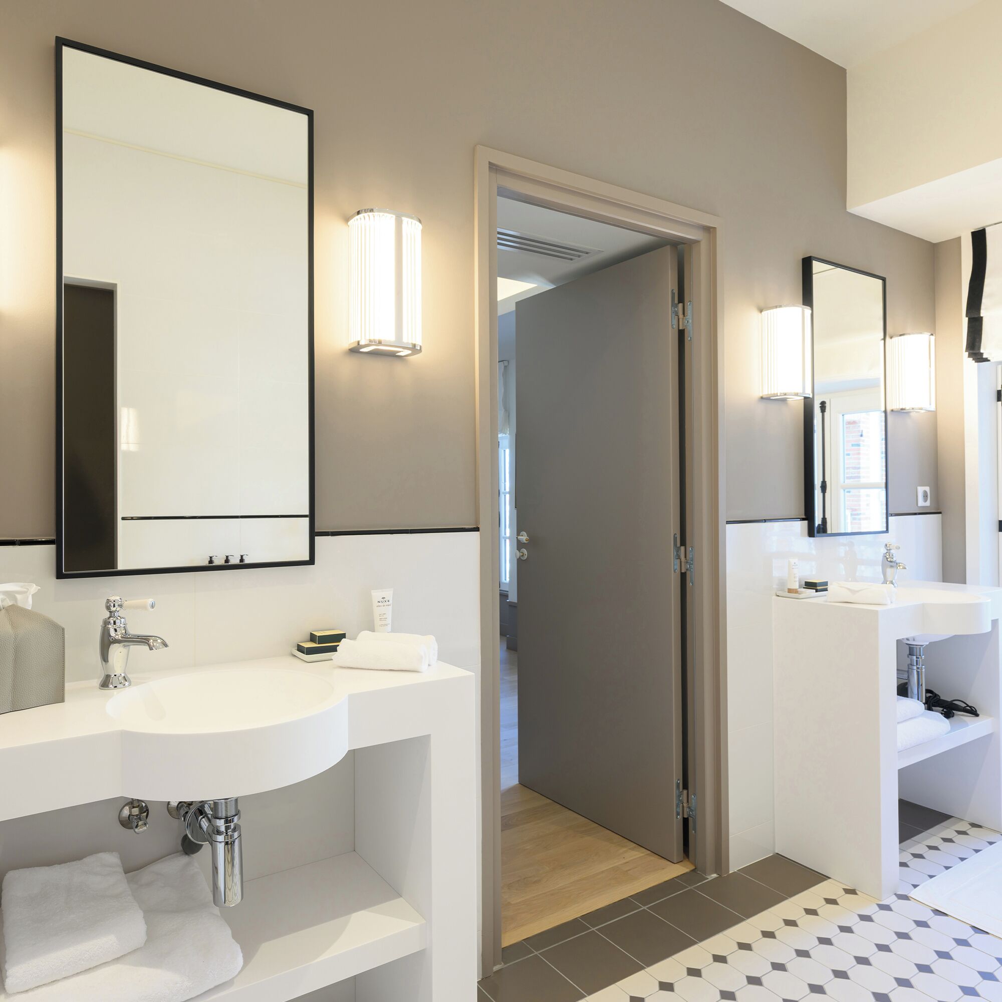 Suite Keluarga, dapur, pemandangan halaman | Kamar mandi | Sandal