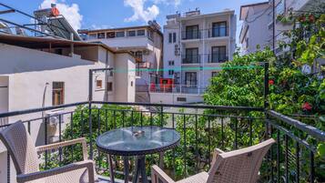 Deluxe-huone, kaupunkinäköala | Terassi/patio