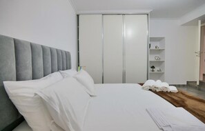 2 bedrooms, iron/ironing board, free WiFi, bed sheets