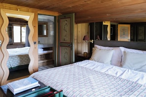 8 عدّة غرف نوم وواي فاي وملاءات أسرّة