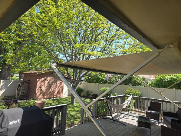 Terrace/patio - spacious home with huge kitchen in the heart of Emmett kid friendly (Emmett)