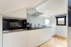 Kühlschrank, Mikrowelle, Geschirrspüler