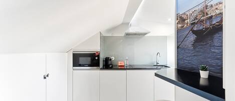 Fridge, microwave, dishwasher, coffee/tea maker